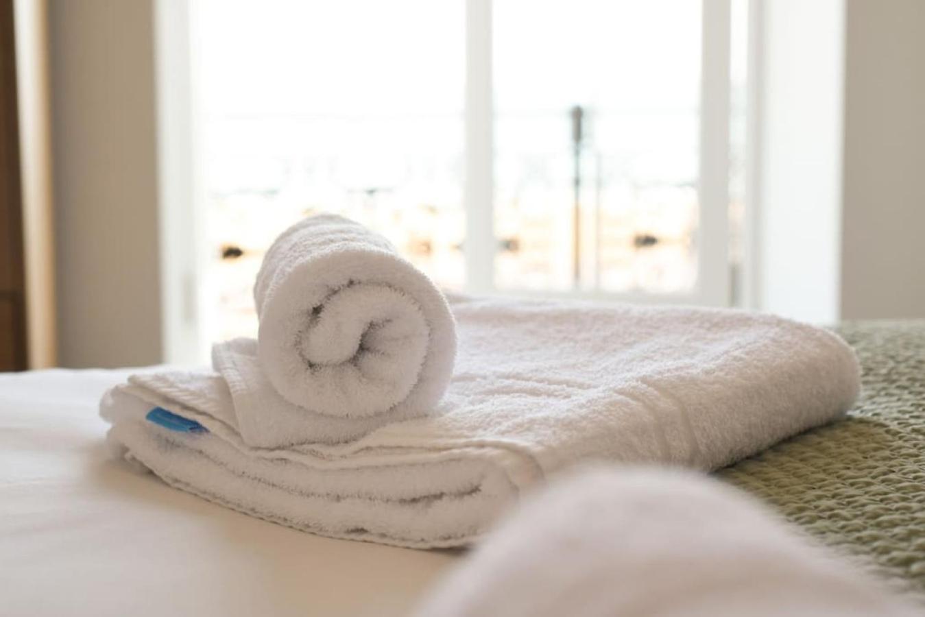 Air Maison - Stunning Beach Front Apartment พอร์ตสมัธ ภายนอก รูปภาพ