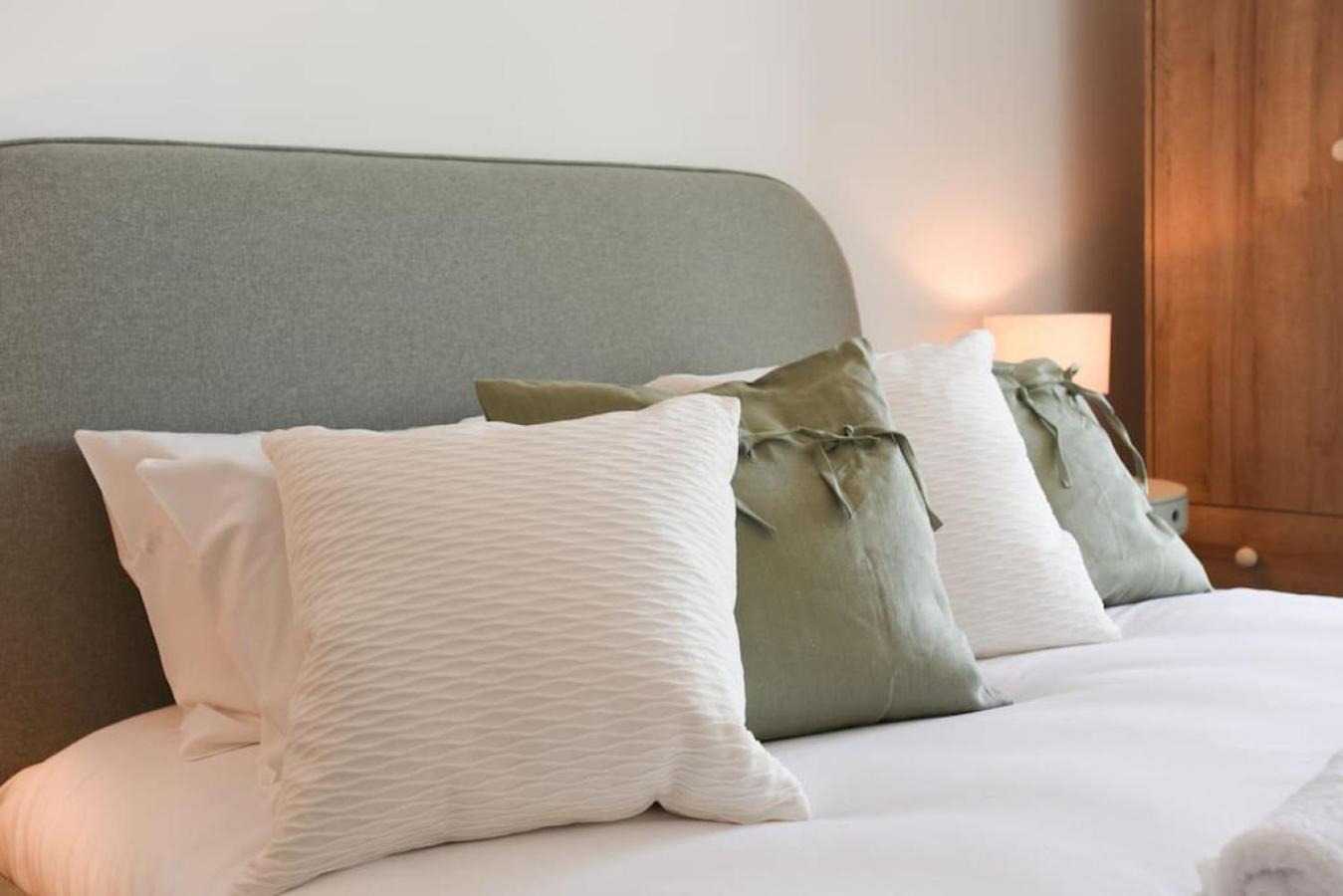 Air Maison - Stunning Beach Front Apartment พอร์ตสมัธ ภายนอก รูปภาพ