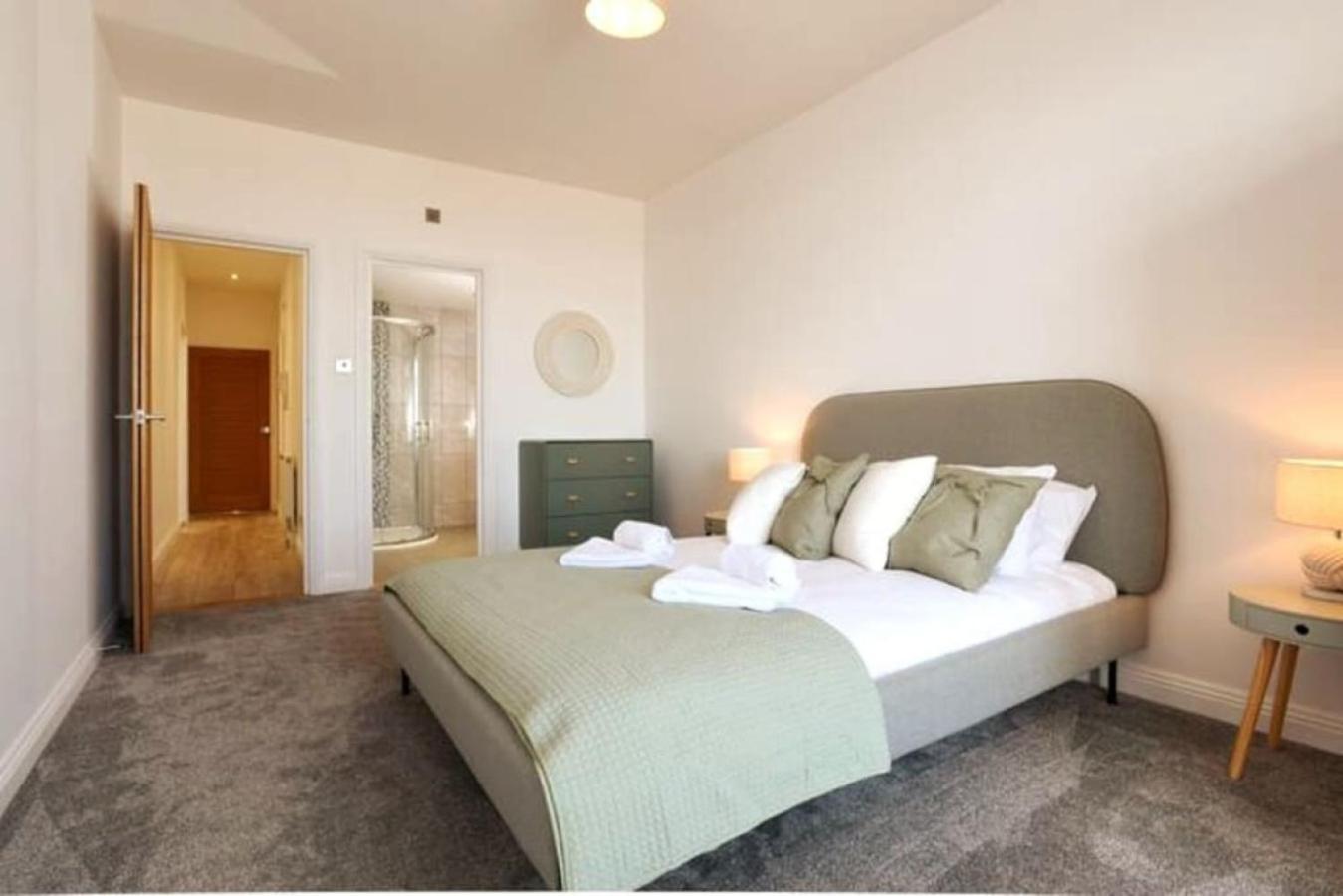 Air Maison - Stunning Beach Front Apartment พอร์ตสมัธ ภายนอก รูปภาพ