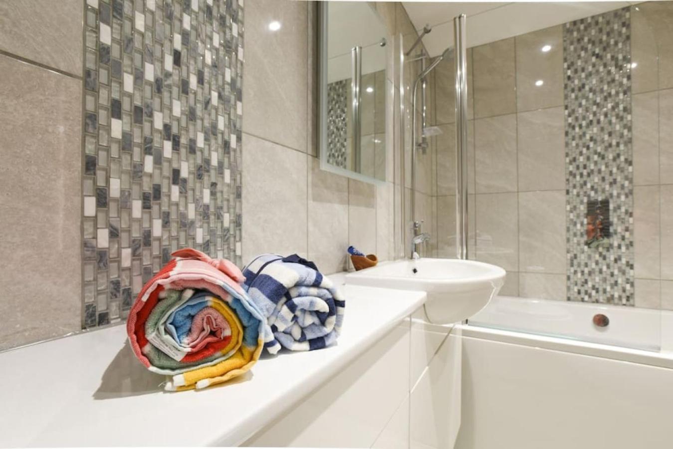 Air Maison - Stunning Beach Front Apartment พอร์ตสมัธ ภายนอก รูปภาพ