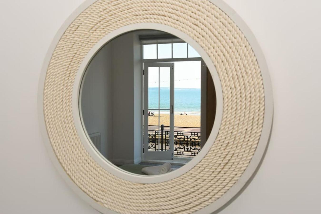 Air Maison - Stunning Beach Front Apartment พอร์ตสมัธ ภายนอก รูปภาพ